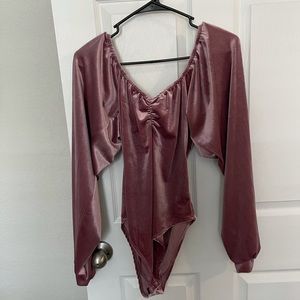 Pink off shoulder velvet long balloon sleeve